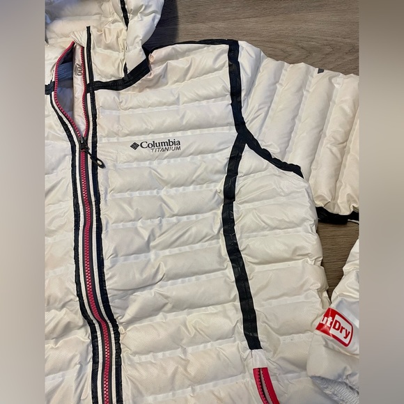 Ladies Columbia winter coat in great condition size is XL - Picture 2 of 3
